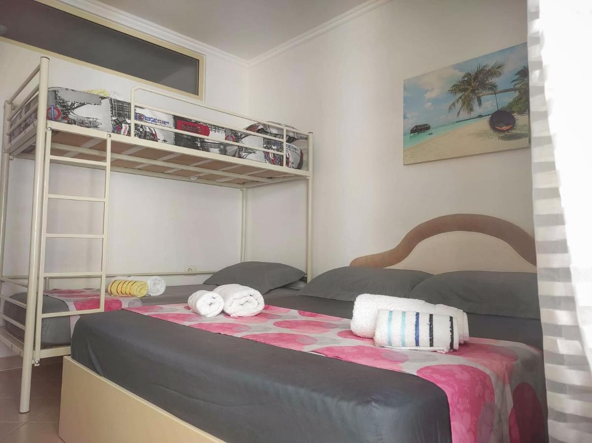 Coastal Retreat - Beach Apartment Vlore Exterior photo